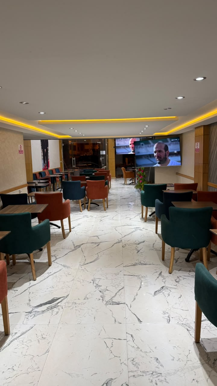Local commercial à vendre à Ain Atiq – Café équipé avec mezzanine – 130 m² - photo 5